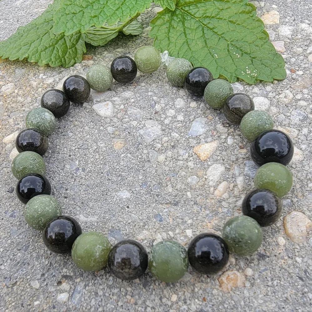 Handcrafted Green Garnet Stretch Bracelet - Picture 2 of 3